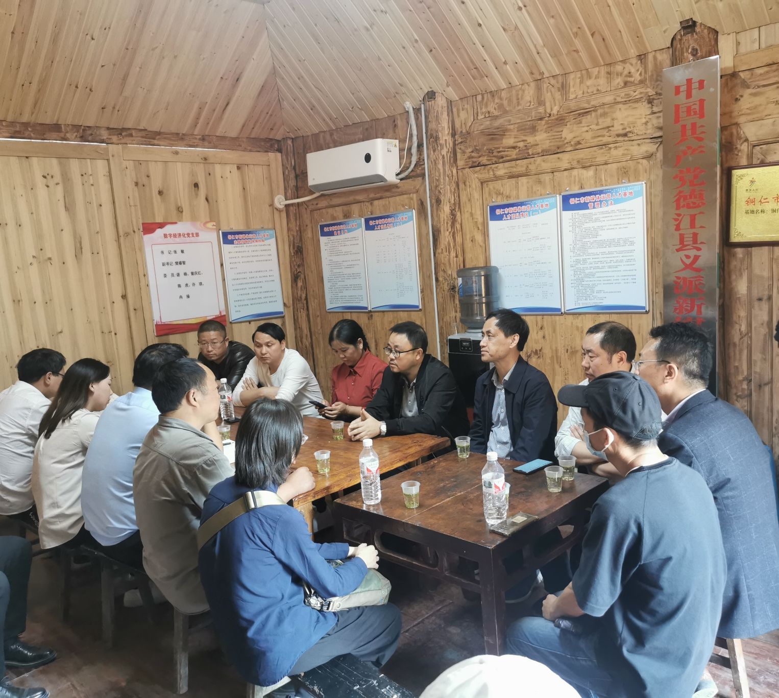 铜仁学院艺术学院、乌江学院联同到德江县共和镇焕河村开展居民建筑文化调研活动